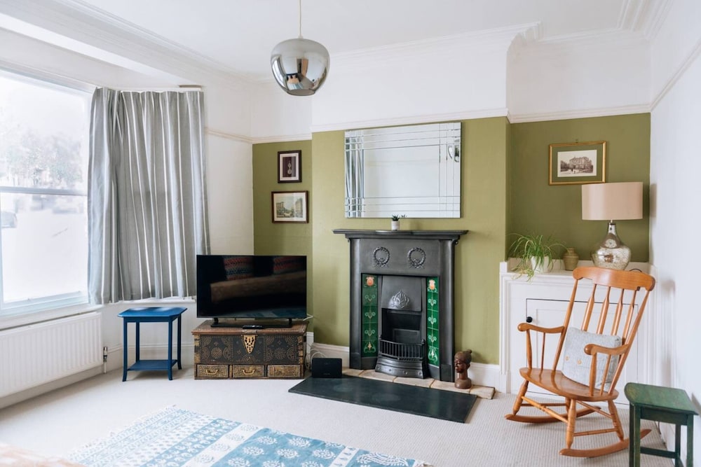 Spacious 3BD Home W/private Garden - Preston Park! view 3