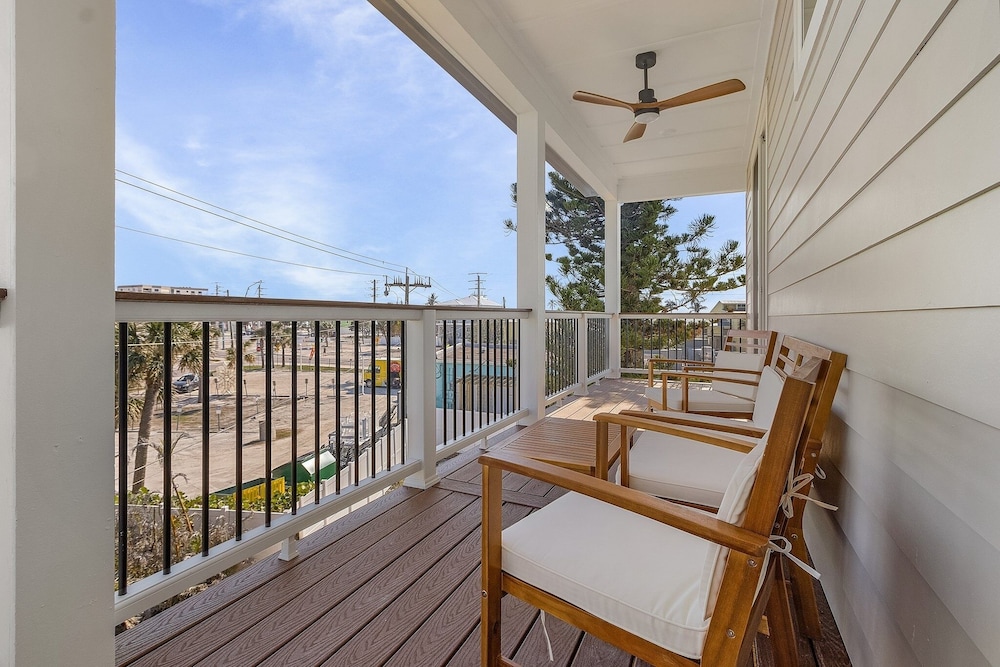 118 Fairweather Ln - Brand New 4 Bed+den/4.5 Bath Home W.hot Tub 4 Bedroom Home