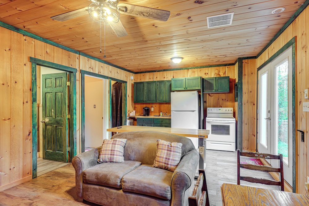 Hike, Raft, Ski & More: Cozy Cabin in Johnsburg!