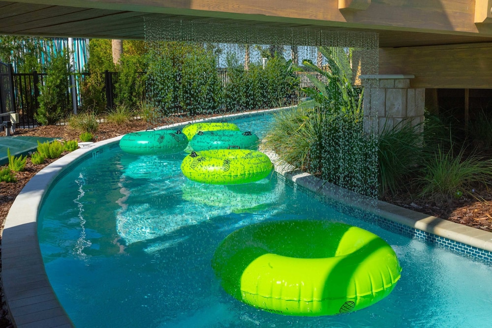 Stylish 5BR Home With Mickey Cars Rooms