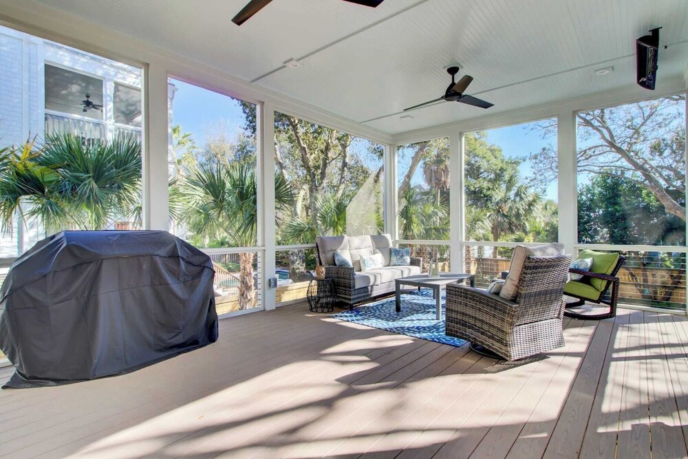Walk to the Beach + Private Pool, Rooftop Terrace, Balcony 3602 Cameron
