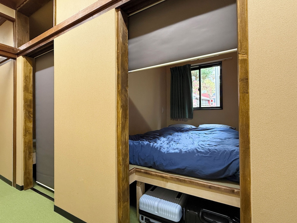 Backpackers Jinya
