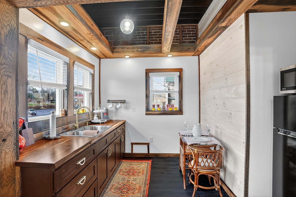 Mid Century Escape, Columbia House Unit C 1 Bedroom Apts