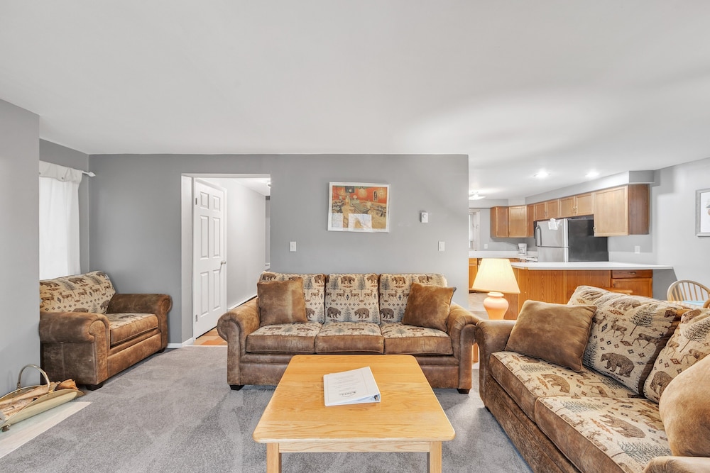 Powder Pass 11j - Cozy End Unit Retreat 3 Bedroom Townhouse by The Summit at Gore Mountain