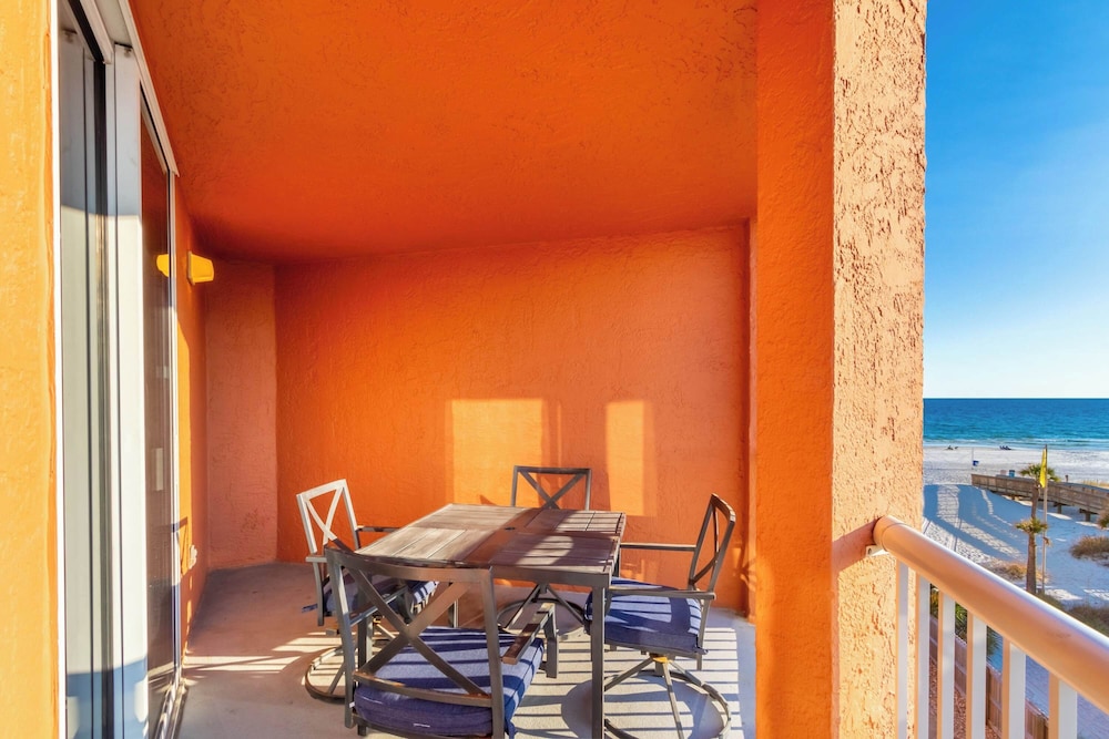 Gulf View 2 Bed Beaches Pool Dining and Fun