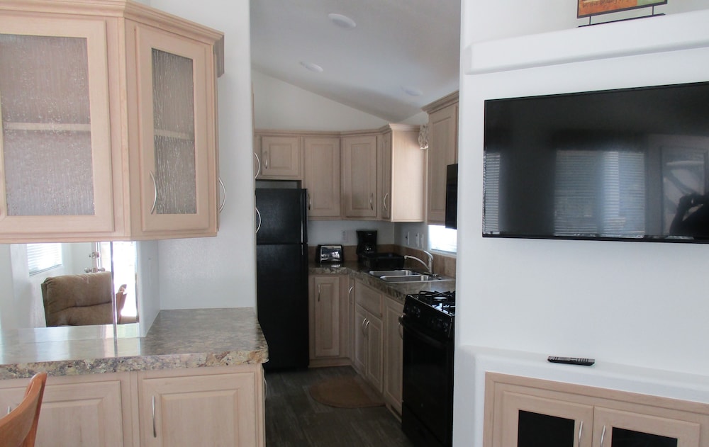 Travelers World RV Resort