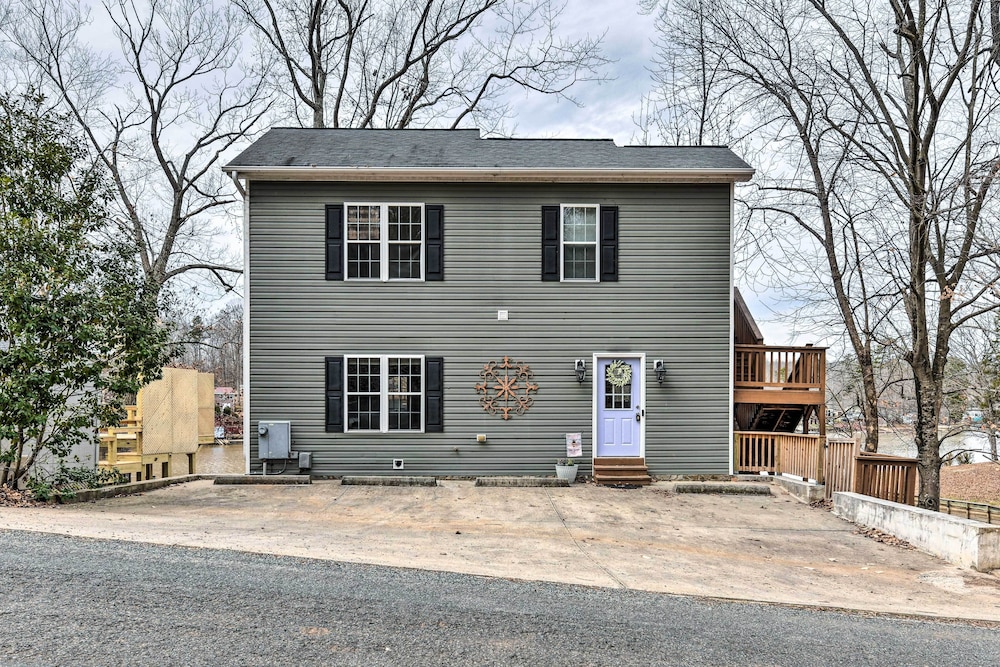 Lakefront Lexington House w/ Spacious Deck! view 2