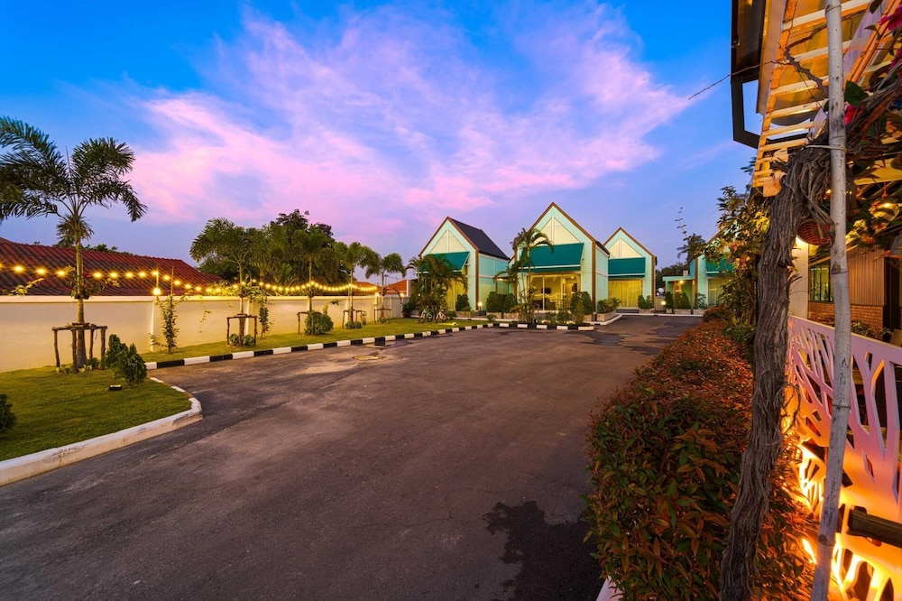 Beautiful new 7 Bedroom Villa Resort CT7