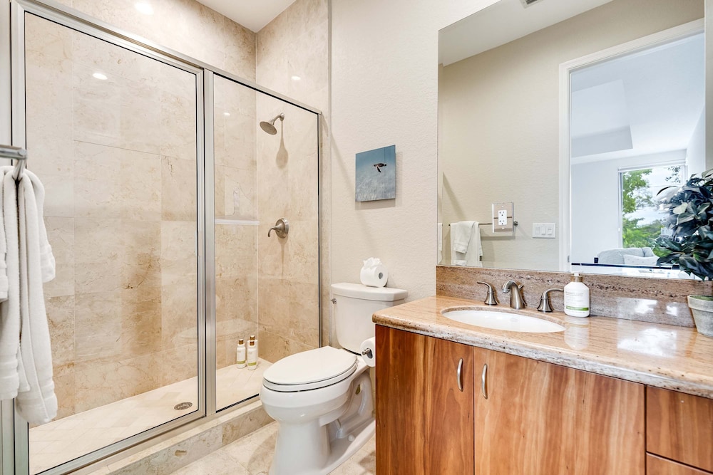 NEW 3-story Townhome With Pool Room Expansive Balcony Seconds Away From Las Olas