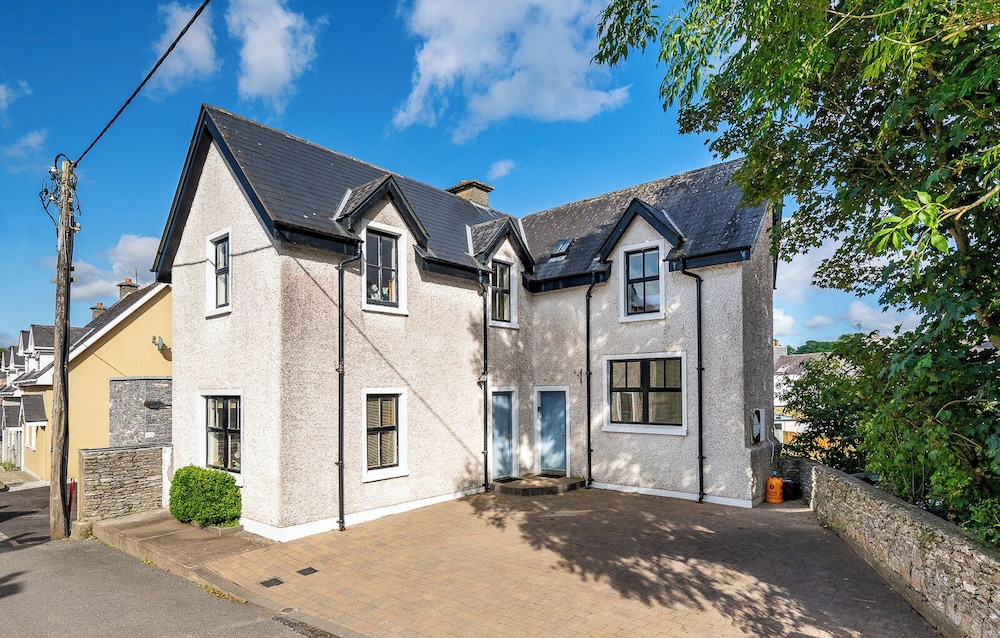 3 Bedroom pet Friendly Home in the Heart of Kenmare Town