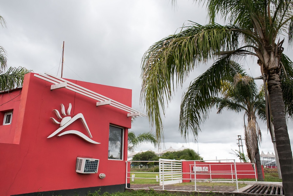Hotel Cabañas Marina House - Image 1