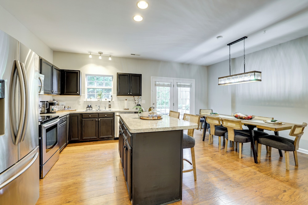 Playroom & Home Office: Family Retreat in Mauldin!