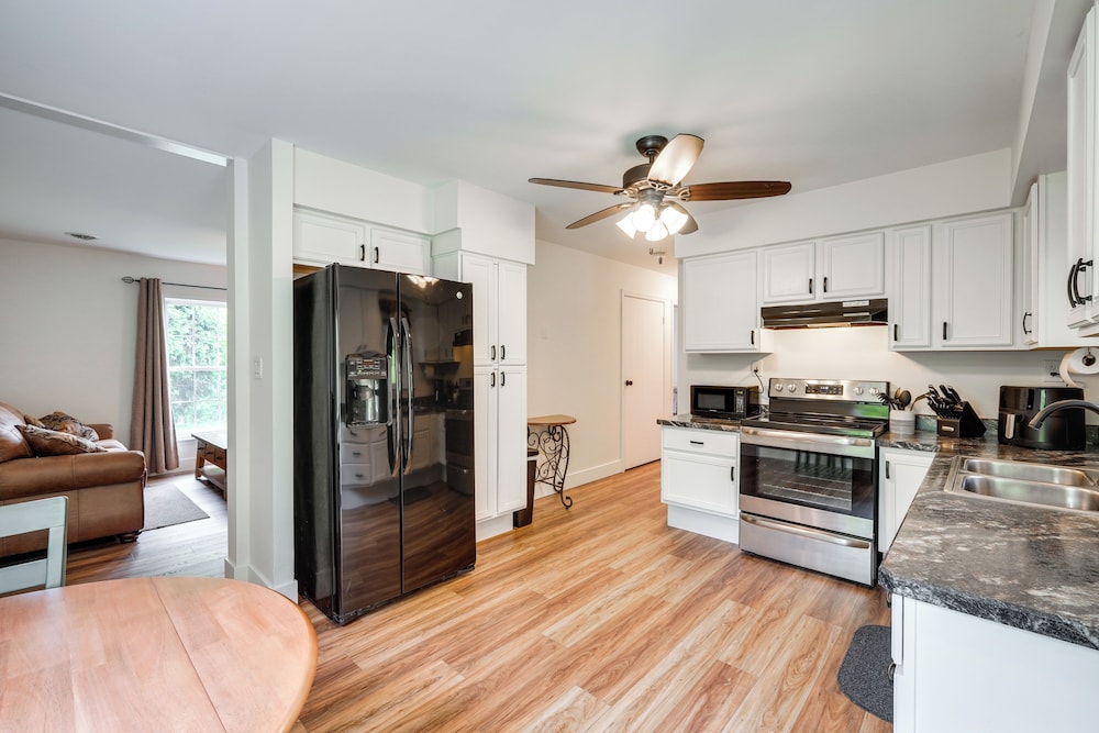 Fish, Hunt & Hike: Pet-friendly Home in Allenwood