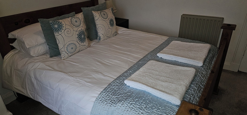 Snug - Macushla Apartment