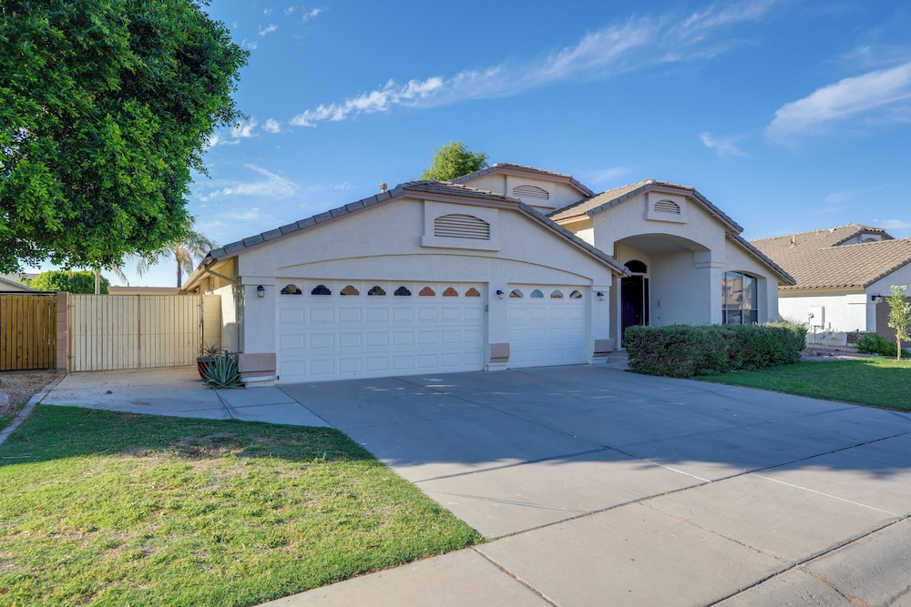 Private Pool & Patio: Spacious Gilbert Getaway!