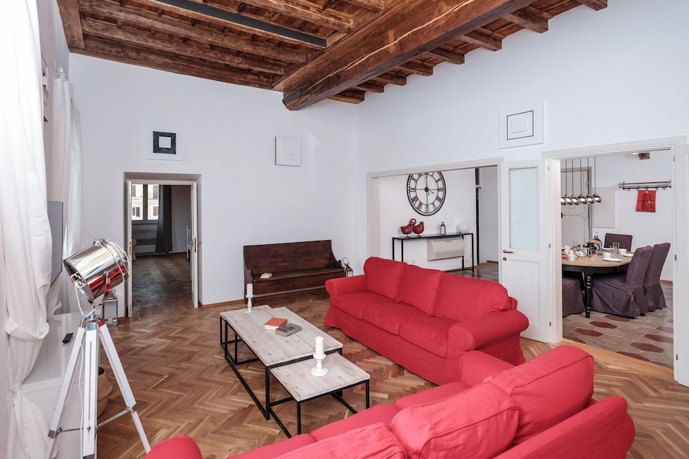 Regal Home in Trastevere