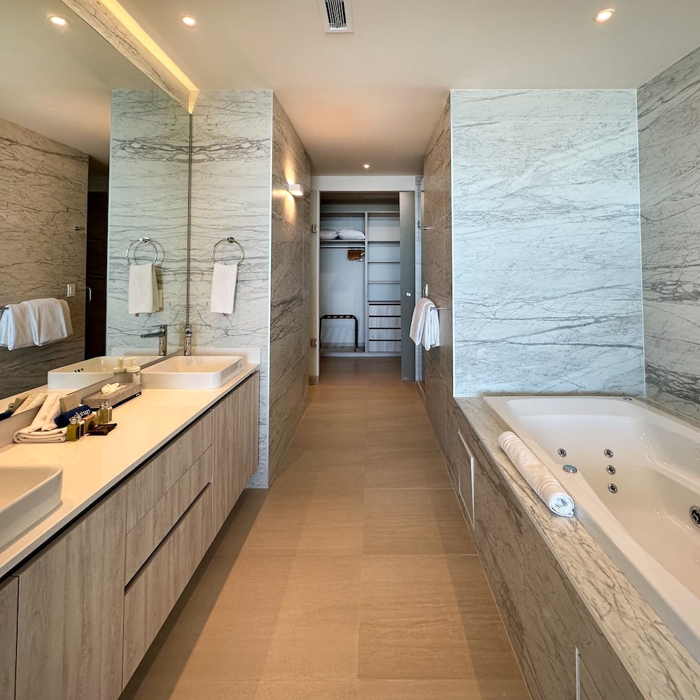 Has it all Beachfront Retreat With Stunning Views