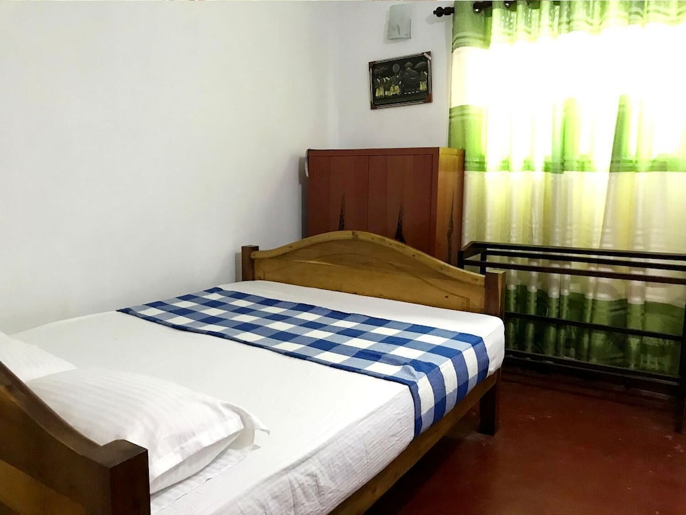 Damith Tourist Inn
