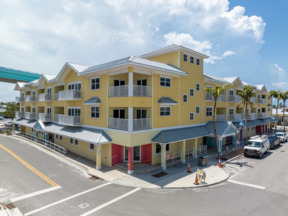 Harbour House At The Inn Unit 305 2 Bedroom Condo by RedAwning
