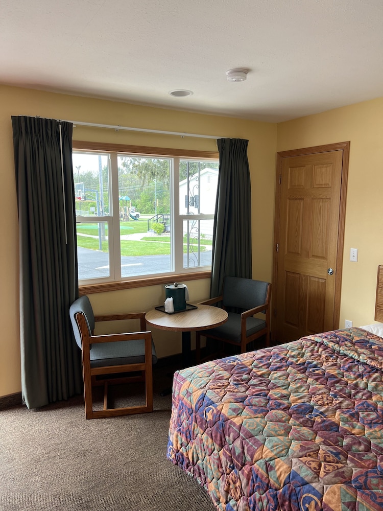All Star Inn & Suites