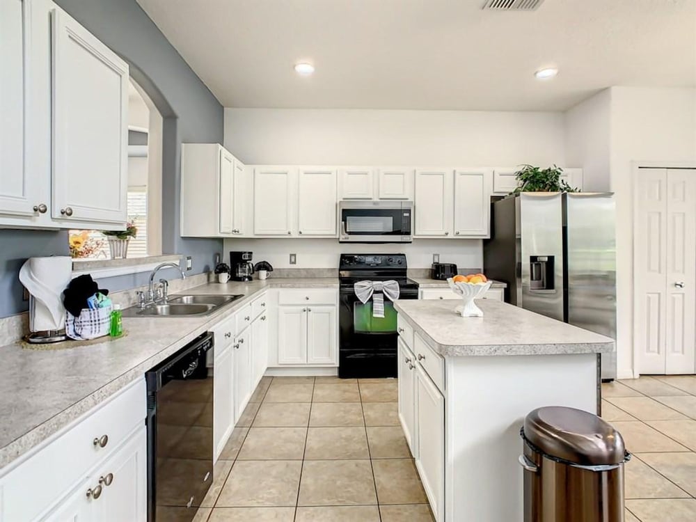 7BR Villa in Emerald Island w Resort Perks