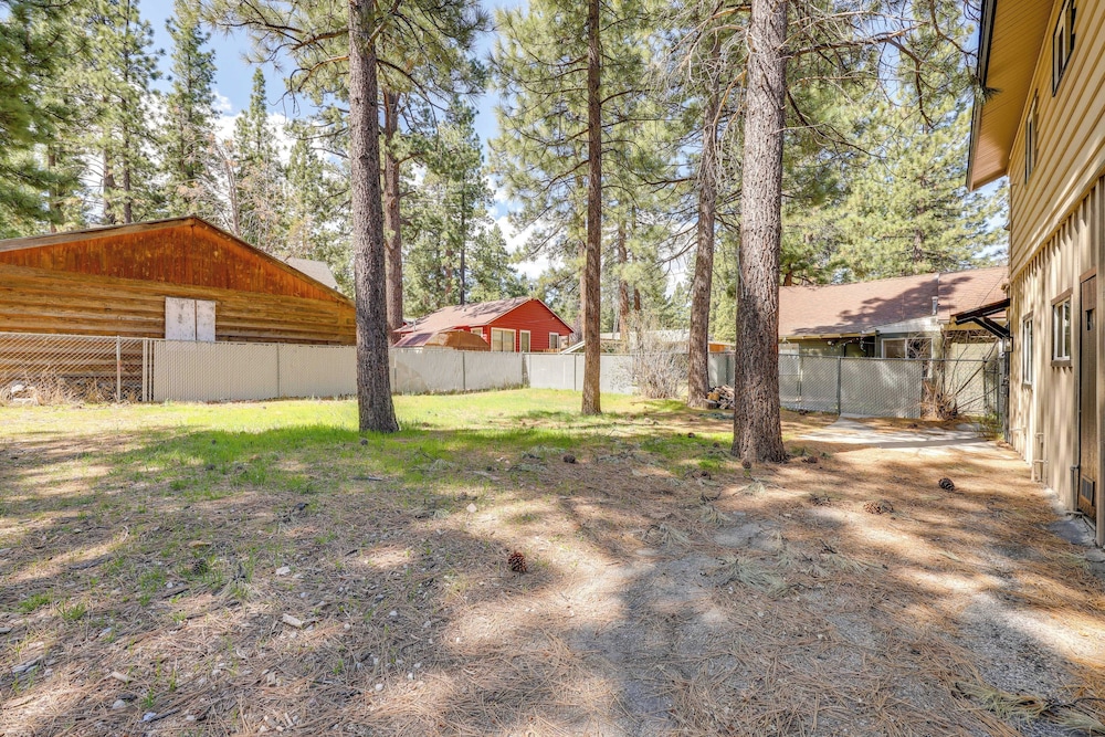 2 Mi to Trails: Modern Mountain Condo in Big Bear