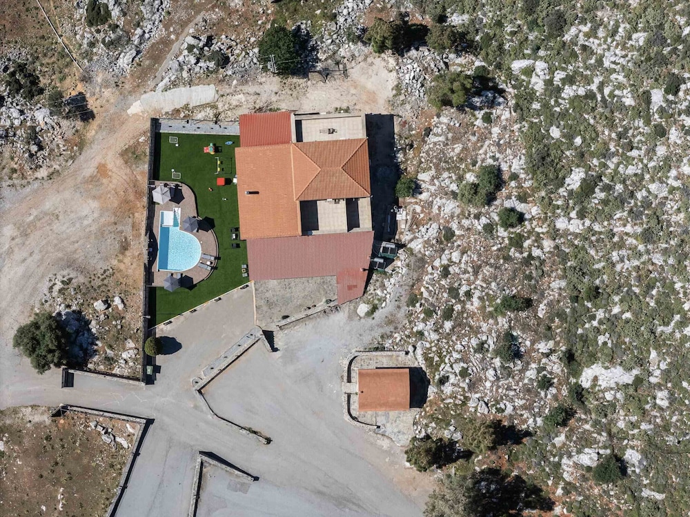 Villa Pasiphae - With Private Heated Pool