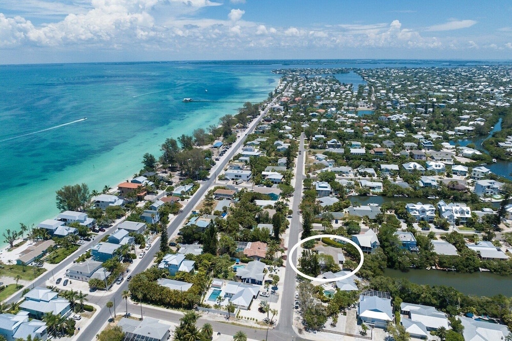 Dock Of The Bay 2 Bedroom Home by RedAwning view 2