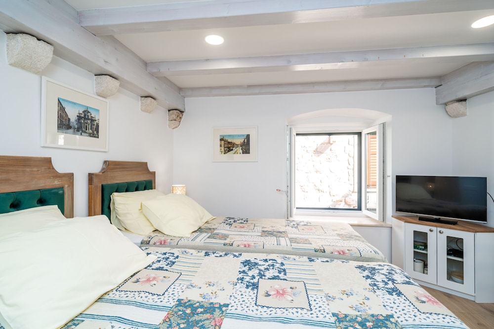 Pavisa Old town rooms