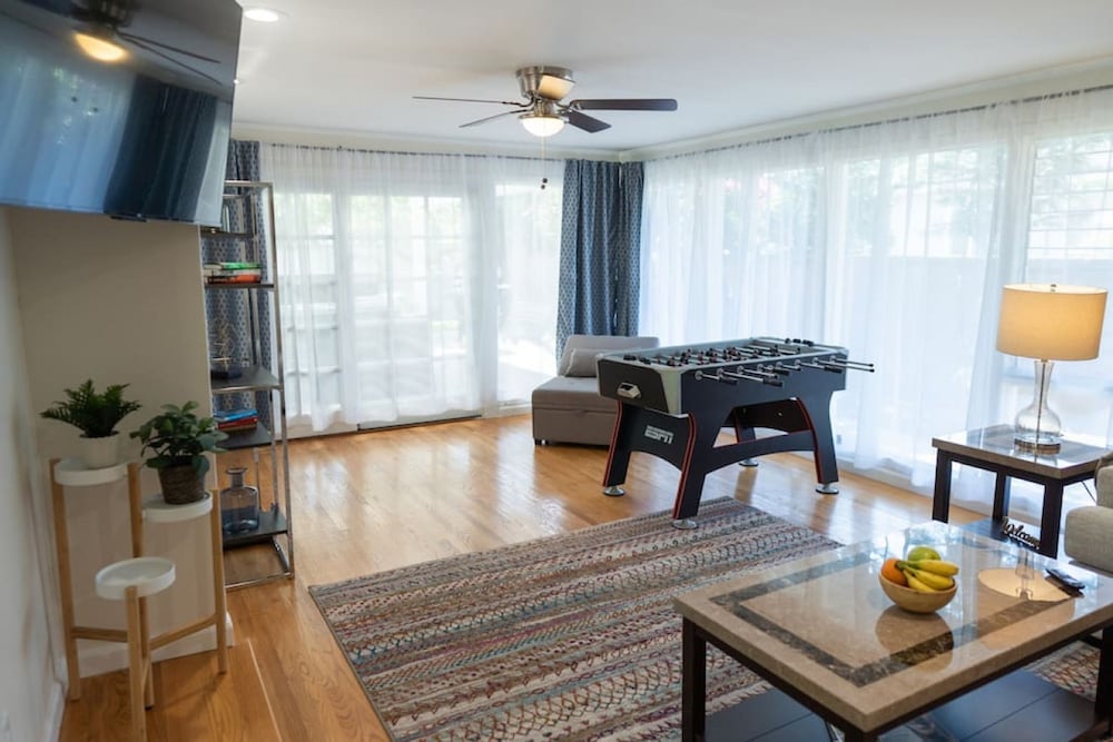 Disneyland Renovated 3BR Fullerton House w Garage Fenced Yard p56