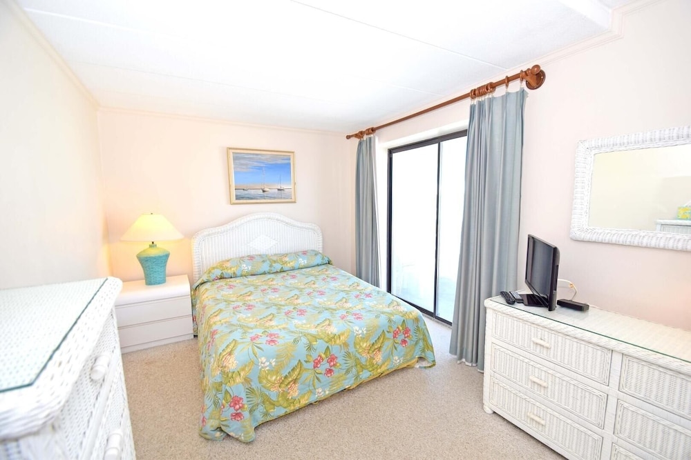 Diamond Beach 414 3 Bedroom Condo by RedAwning