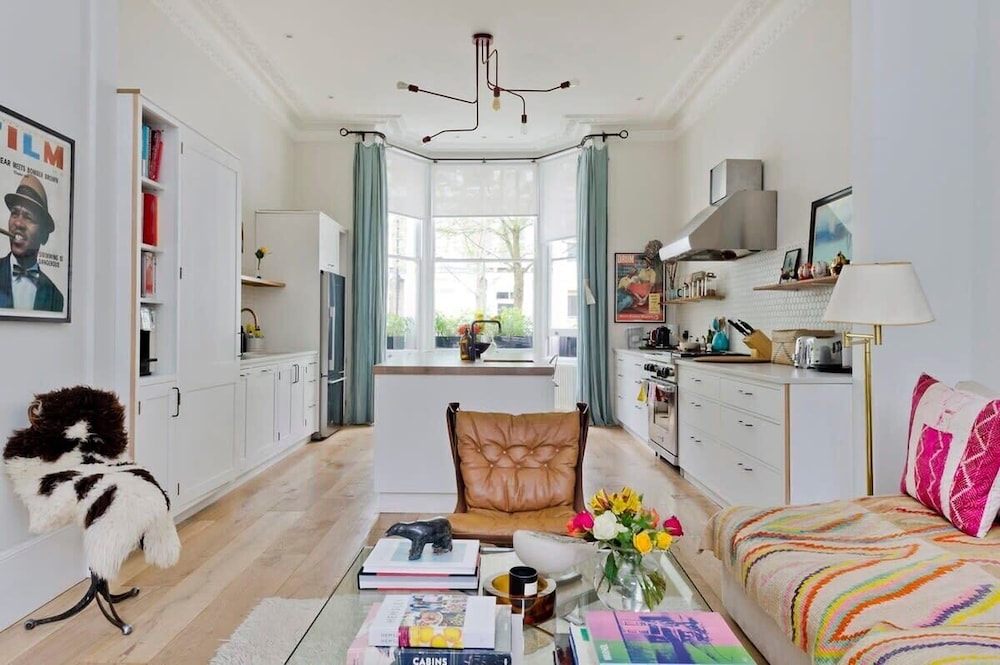 Gorgeous & Grand 5 Bed House, Holland Park
