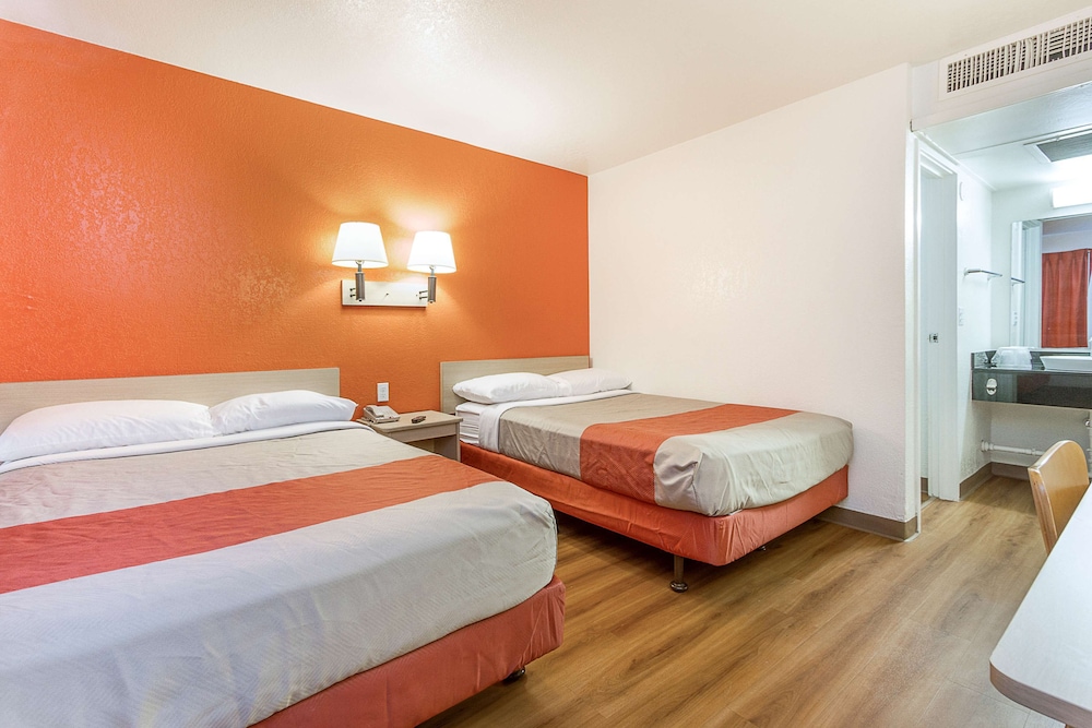 Motel 6 Phoenix North - Bell Road