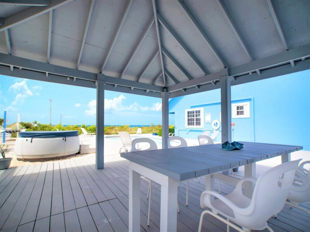 Luxury 4 Bdr Ocean View Home w Pool Hot Tub