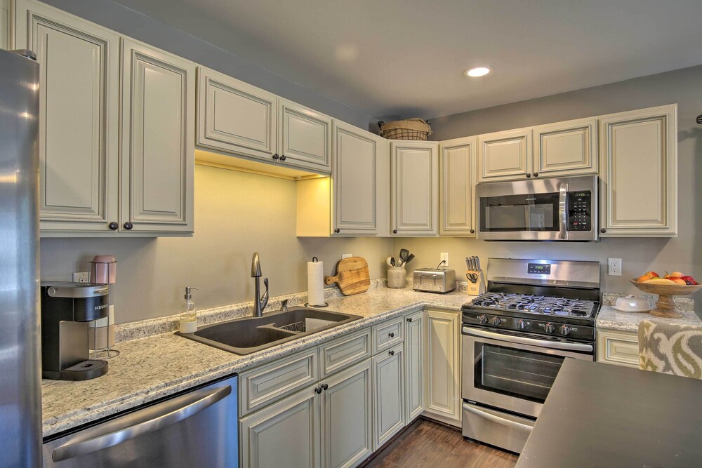 Stylish Pine Plains Home Near Parks Hiking! - Property Image 22