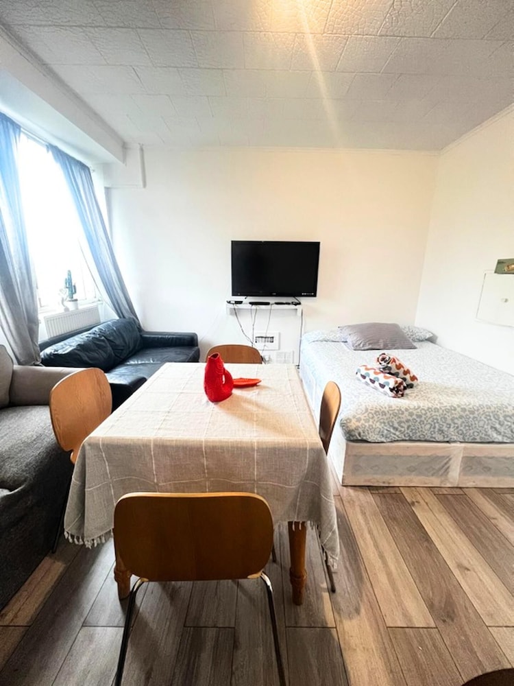 Central London Modern Apartment With 3 Bedrooms