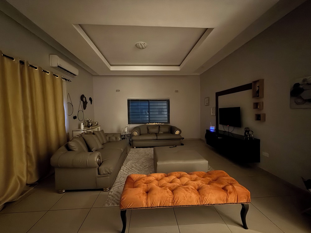Spacious & Modern 3-bedroom Foxdale