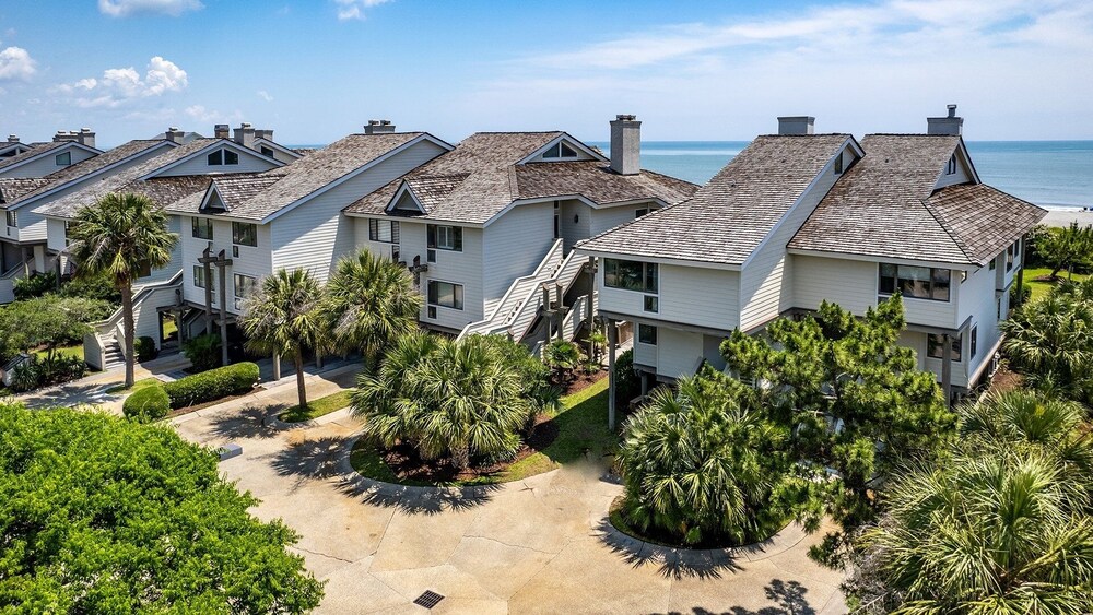 Spacious Oceanfront Villa With Elevator, Wifi, Library, Board Games, Sunroom, And Wine Refrigerator 4 Bedroom Villa by Peace Vacations view 4