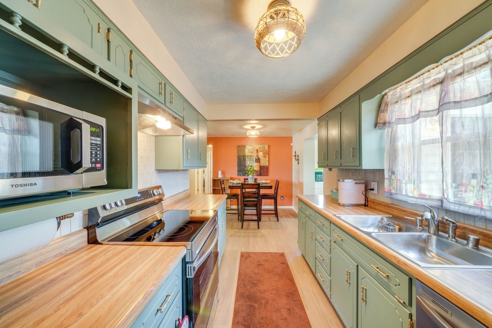 11 Mi to Uofl & Norton Hospital: Louisville Home