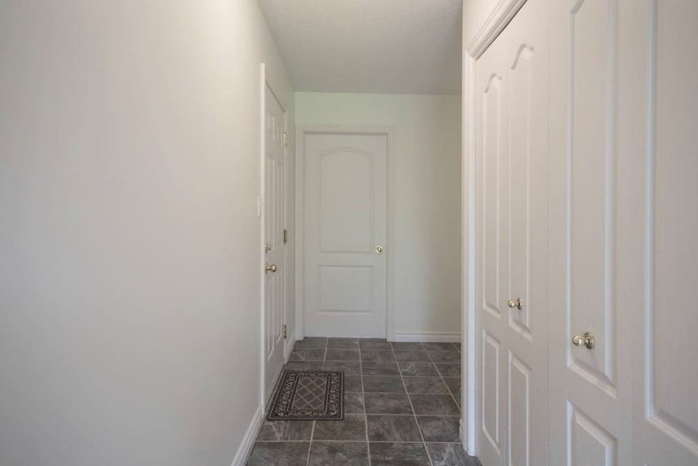 Cozy 4BR Retreat in Quinte West BBQ Backyard