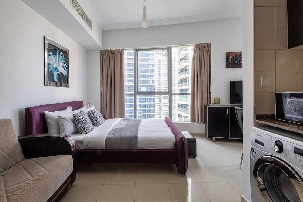 Modern Studio w/ Incredible Marina Views!