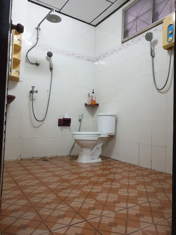 Super Hostel