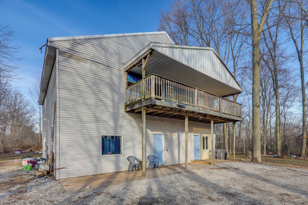 Rustic Apartment w/ Sunset Views in Elkhart!