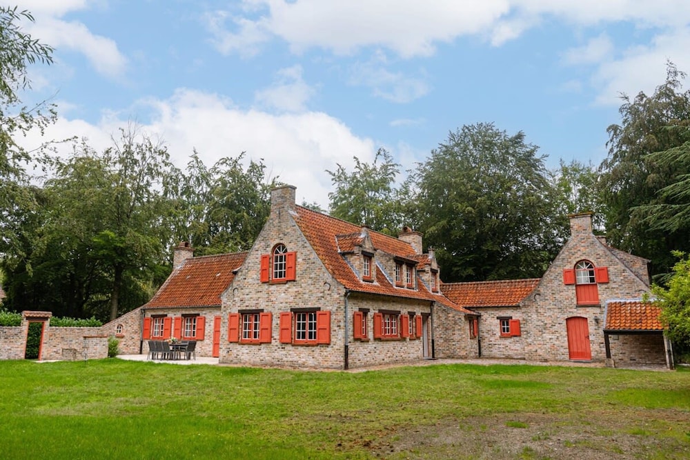 Authentic Villa Amore Located Near Bruges