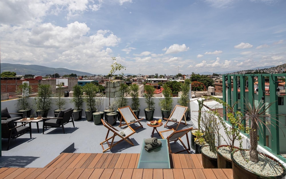 Rooftop Hot Tub 3 Levels 5bedroom in Villa Noria - Property Image 10