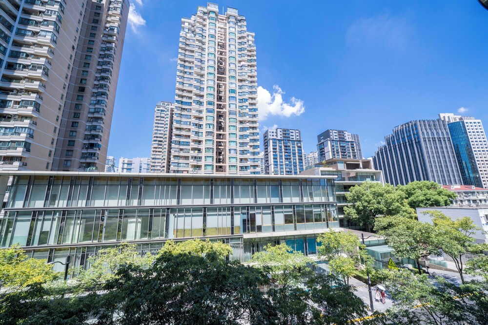 Tyms Stylish 3BR 2BA Apt Xujiahui Metro
