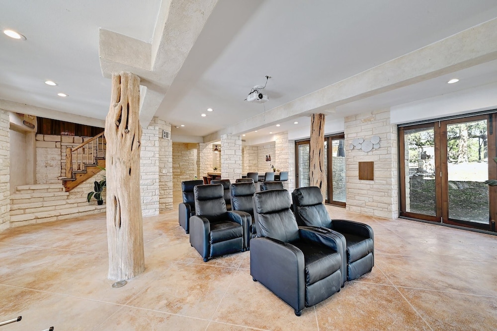Luxury Lakefront Escape on Lake Travis