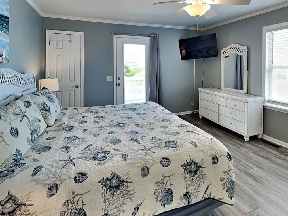 Starfish Escape by Topsail Realty