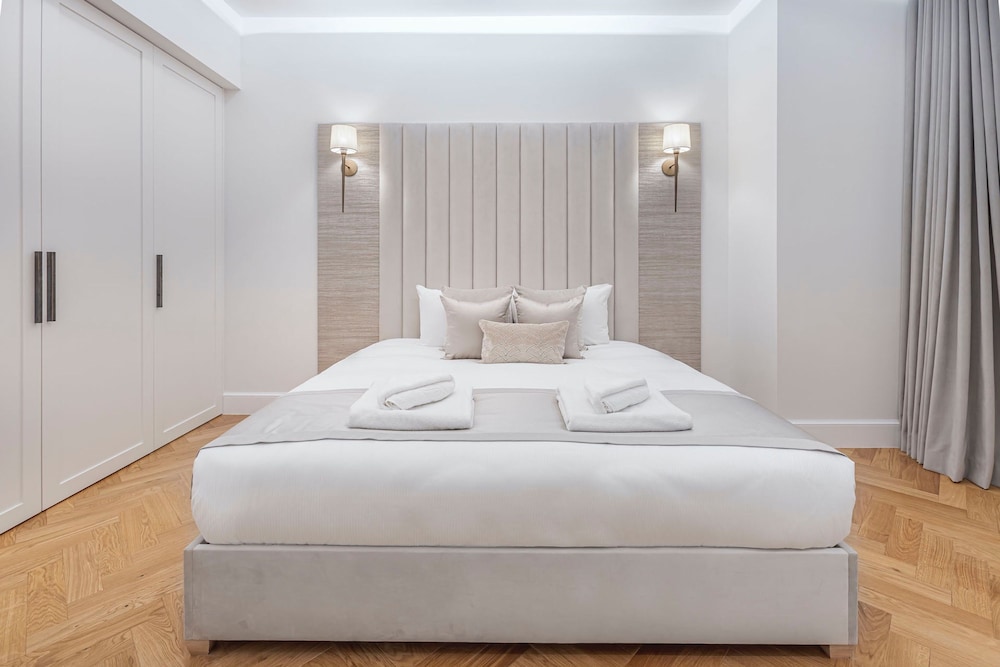 Wimpole Mews - 4 Bedroom Apartment