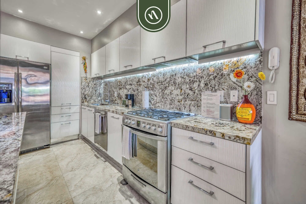 Stunning 2 BR Condo in Romantic Zone - Pool